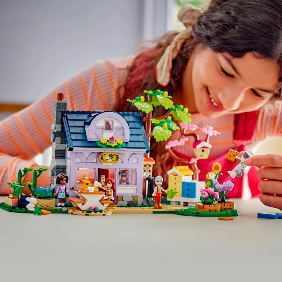 LEGO Friends 42669 Imkershuis en Bloementuin