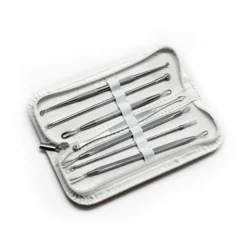 UNIQ Comedonen Toolkit – 7‑delige Hudormverwijderaar Set in Wit Etuí